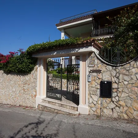 Bed & Breakfast La Del Faro Scalea