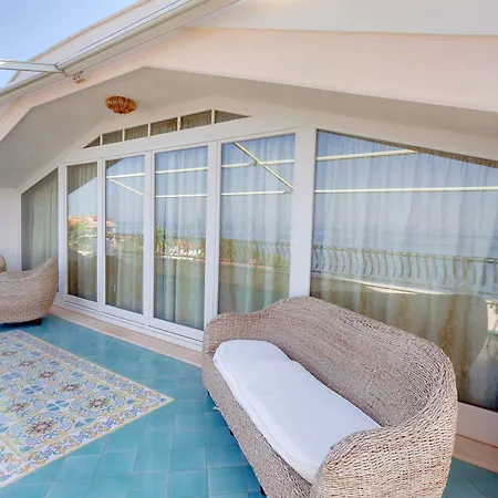 La Del Faro Bed & Breakfast