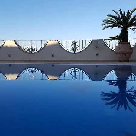 La Del Faro Bed & Breakfast 3*